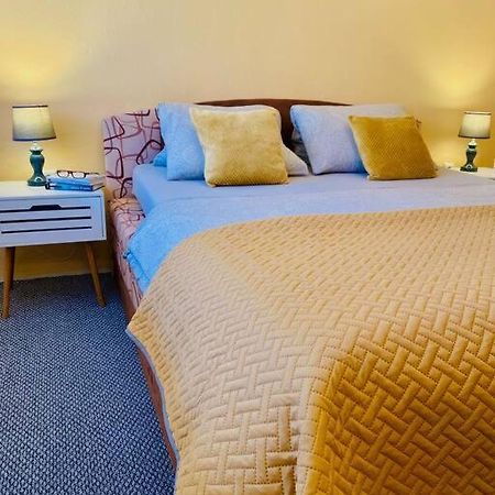 Apartment Anna Sakvice Екстер'єр фото