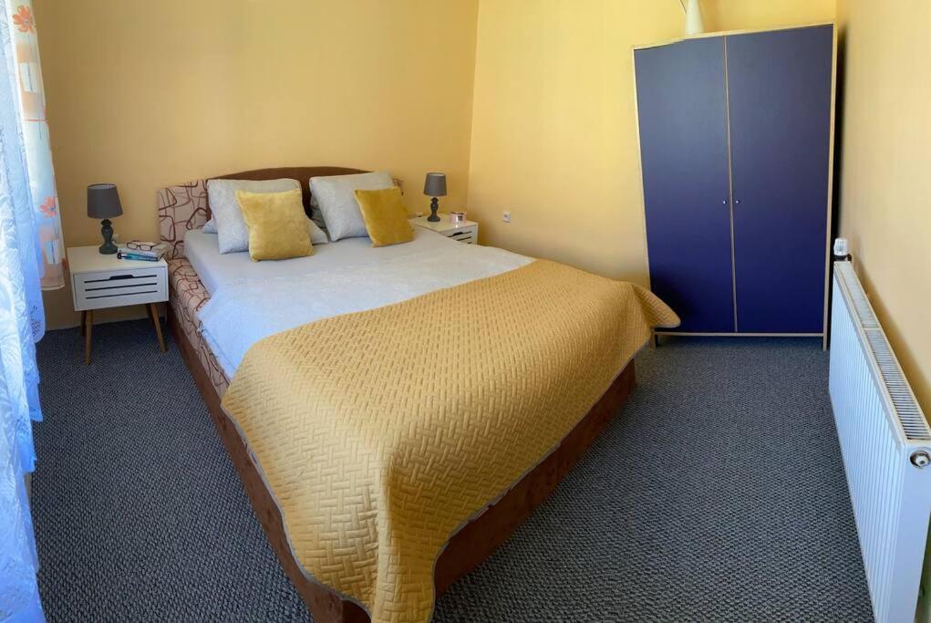 Apartment Anna Sakvice Екстер'єр фото