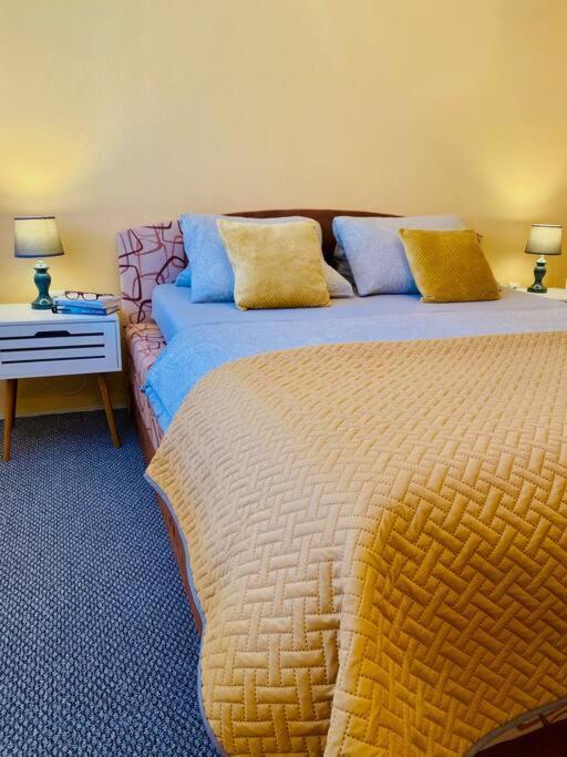 Apartment Anna Sakvice Екстер'єр фото